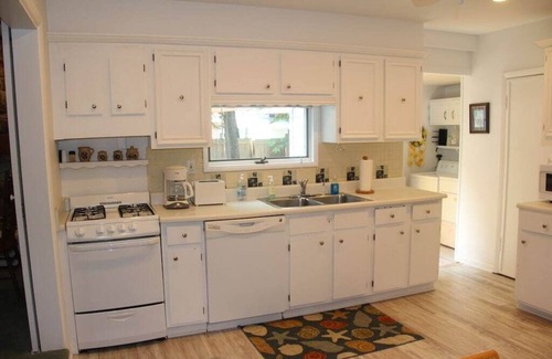 Lakeside Cottage | Lovely Lakeside Chautauqua Cottage Rental