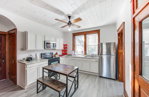 Rohrerstown Apartment | Lovely Lancaster Aptartment in Walkable Location!
