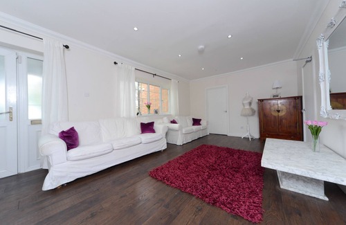 Christchurch House | Lovely large property near Bournemouth