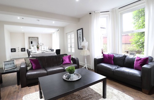 Christchurch House | Lovely large property near Bournemouth