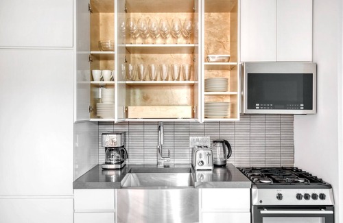 Lower East Side Apartment | Lovely LES 2BR w/Elevator, W/D & Roof Deck, near parks, by Blueground