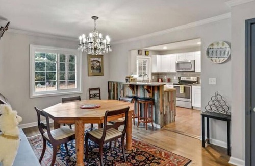 East Atlanta Other | Lovely Llama-Stay Farm Cottage