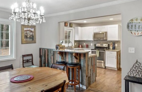 East Atlanta Other | Lovely Llama-Stay Farm Cottage