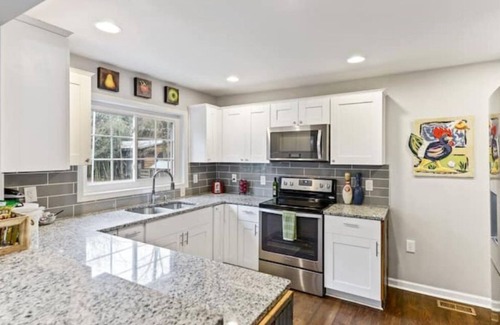East Atlanta Other | Lovely Llama-Stay Farm Cottage