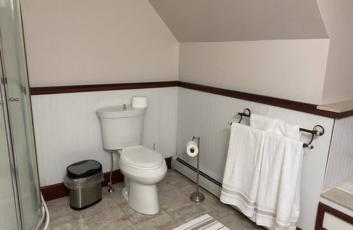 Beacon Apartment | Lovely Loft across Madam Brett Park Entrance! Short drive to Main Street