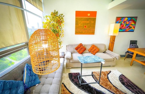 Bonifacio Global City Condo | Lovely Loft in BGC with Golf & Sunset View