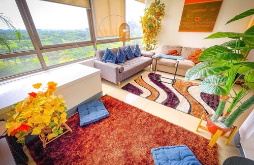 Bonifacio Global City Condo | Lovely Loft in BGC with Golf & Sunset View