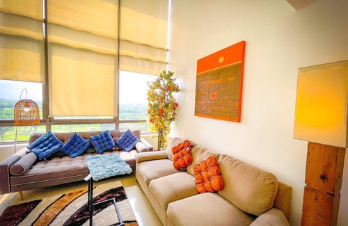 Bonifacio Global City Condo | Lovely Loft in BGC with Golf & Sunset View