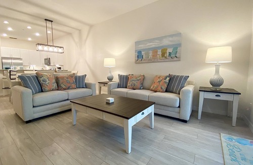 Bahama Bay Condo | Lovely & Luxurious Modern Condo