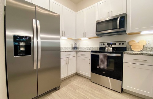 Bahama Bay Condo | Lovely & Luxurious Modern Condo