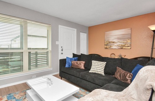 Brookhollow Apartment | Lovely Luxury amenities 💜 near Galleria 🥰Turkey Leg Hut😊 Downtown