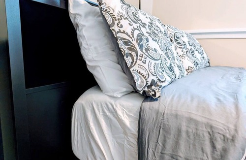 Glen Allen Apartment | Lovely Luxury Condo S