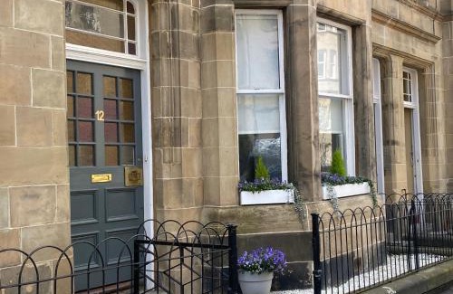 Merchiston Apartment | Lovely main door 2 bed apartment