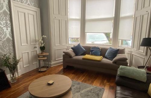 Merchiston Apartment | Lovely main door 2 bed apartment
