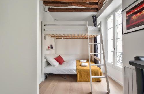 Quartier de la Porte-Saint-Denis Apartment | Lovely Mezzanine Studio in the Heart of Paris 3M