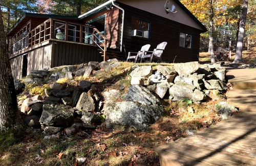 Severn Cottage | Lovely Muskoka cottage on the Trent Severn River. Pet-friendly.