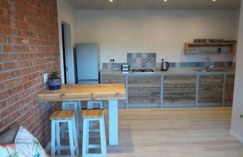Cape Saint Francis Apartment | Lovely new flat near restaurants and beach with solar - free wifi and DSTV