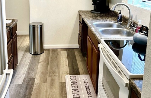 Fairview Apartment | Lovely Newly Remodeled Apt-1 Bedroom Downtown-Perfect for Couples or Remote work