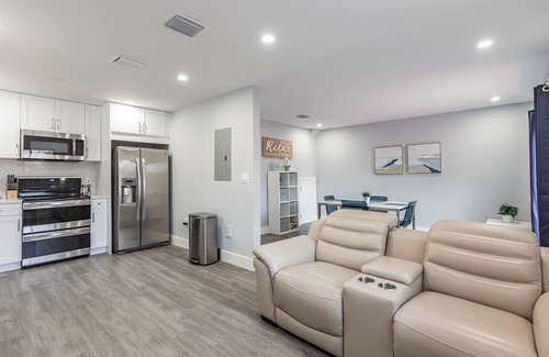 Country Club House | Lovely Newly Renovated! Townhouse 3 bedroom 3 bathroom/Nice Patio