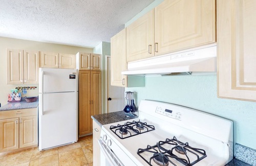 Ualapue Condo | Lovely Oceanfront Tropical Home w/Shared Pool, Free WiFi, Water Views, Lanai