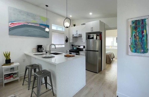 North Oak Park Condo | Lovely one-bedroom apartment minutes from Downtown