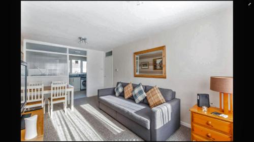 Stratford and New Town Apartment | Lovely One Bedroom Apartment in Stratford