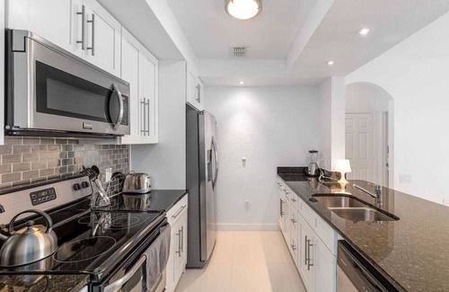 Windsor Hills Condo | Lovely Place ✨ at Windsor Hills Condo 2 bd/2 bh. 2 miles from Disney. kissimmee