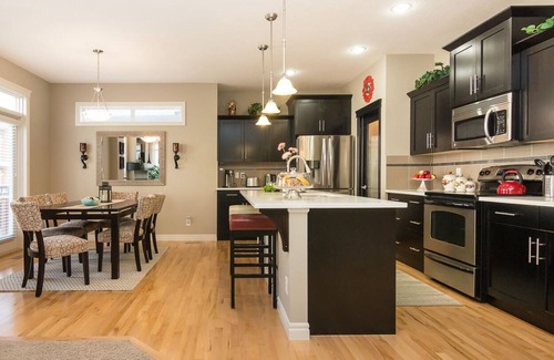 Symons Valley House | Lovely Pristine House close to the Rocky Mountains