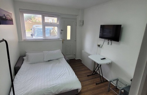 Thamesmead Apartment | Lovely Private Studio Apartment in Thamesmead by Thames Riverside