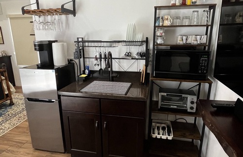 Pembroke Apartment | Lovely private studio apartment in beautiful garden setting