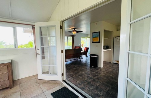 Kehena House | Lovely relaxing home with ocean view and beautiful painted murals