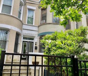 Columbia Heights Apartment | Lovely Remodeled 2bdrm Basement Home