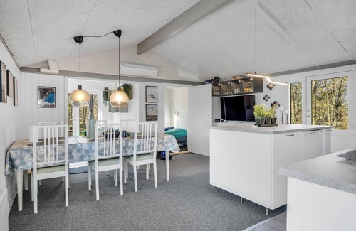 Amtoft House | Lovely renovated holiday home with a wilderness bath and fenced grounds.