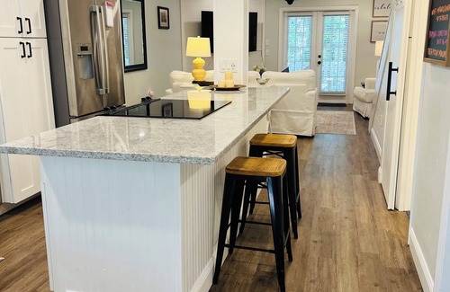 Haile Plantation House | Lovely Renovated Townhouse Adjacent Haile Village King Bed Stocked Kitchen 2BR