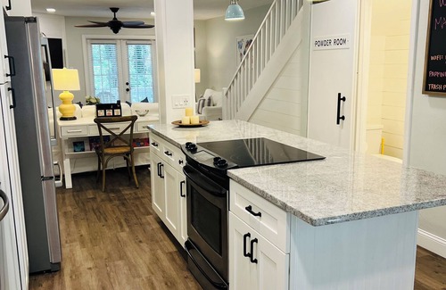 Haile Plantation House | Lovely Renovated Townhouse Adjacent Haile Village King Bed Stocked Kitchen 2BR