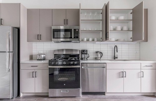 Killgubbin Apartment | Lovely River North 1BR w/Grills, Terrace + Fire Pits, by Blueground