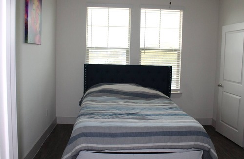 Brookhollow House | Lovely romantic couple stay apartment