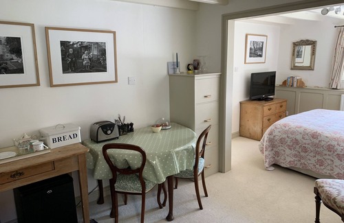 Ampleforth Bed & Breakfast | Lovely self-contained hillside village Annexe, dog friendly.