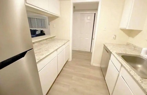 Crosby House | Lovely Spacious 2 Bedroom condo