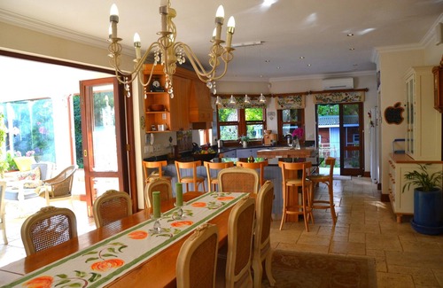 Somerset West House | Lovely spacious Family Home with large pool in the Cape Winelands