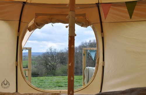 Shaftesbury Cabin | Lovely spacious lotus bell tent in Shaftesbury, UK