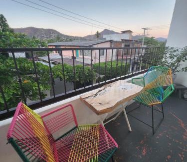 Almacen Apartment | Lovely studio apartment with balcony AC & wi-fi, minutes from downtown!