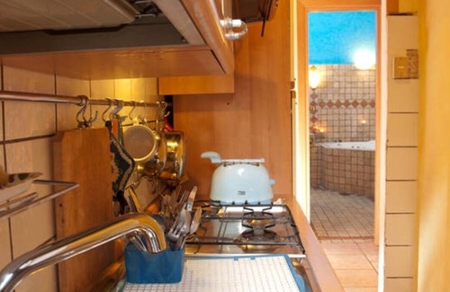 Gianicolense Apartment | ❤Lovely Studio Near Trastevere Jacuzzi, WiFi, Aircon, patio Fully furn Kitchen