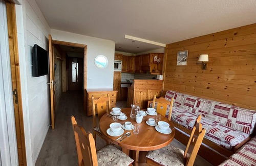 Meribel-Mottaret Apartment | Lovely sunny apartment at the foot of the slopes with south-facing balcony