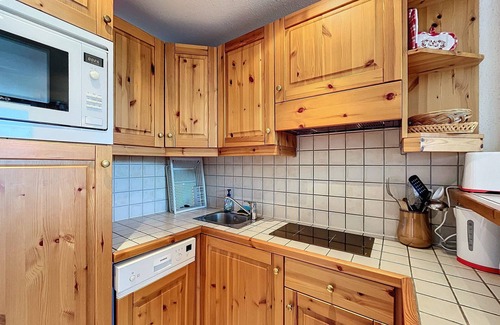 Meribel-Mottaret Apartment | Lovely sunny apartment at the foot of the slopes with south-facing balcony