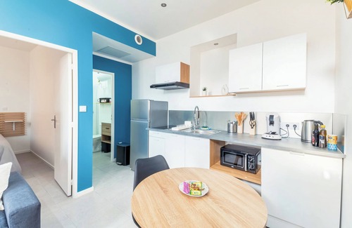 Les Poulettes Apartment | Lovely T2 apartment in a residence with air conditioning.