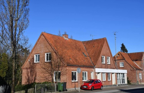 Gram Apartment | Lovely Town Apartment - Sleeps 5, Parking & Garden