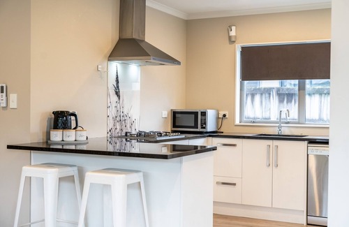 Frankton House | Lovely Townhouse Recently renovated