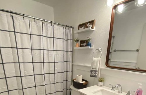 Abbott Loop House | Lovely townhouse