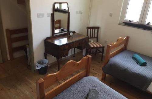 Kentish Town Apartment | Lovely Twin Room with Terrace